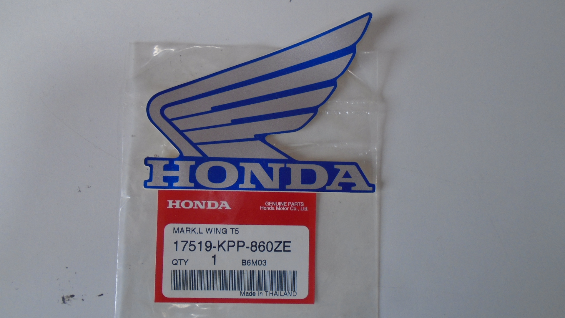 17519-KPP-860ZC ADHESIVOS OEM HONDA.