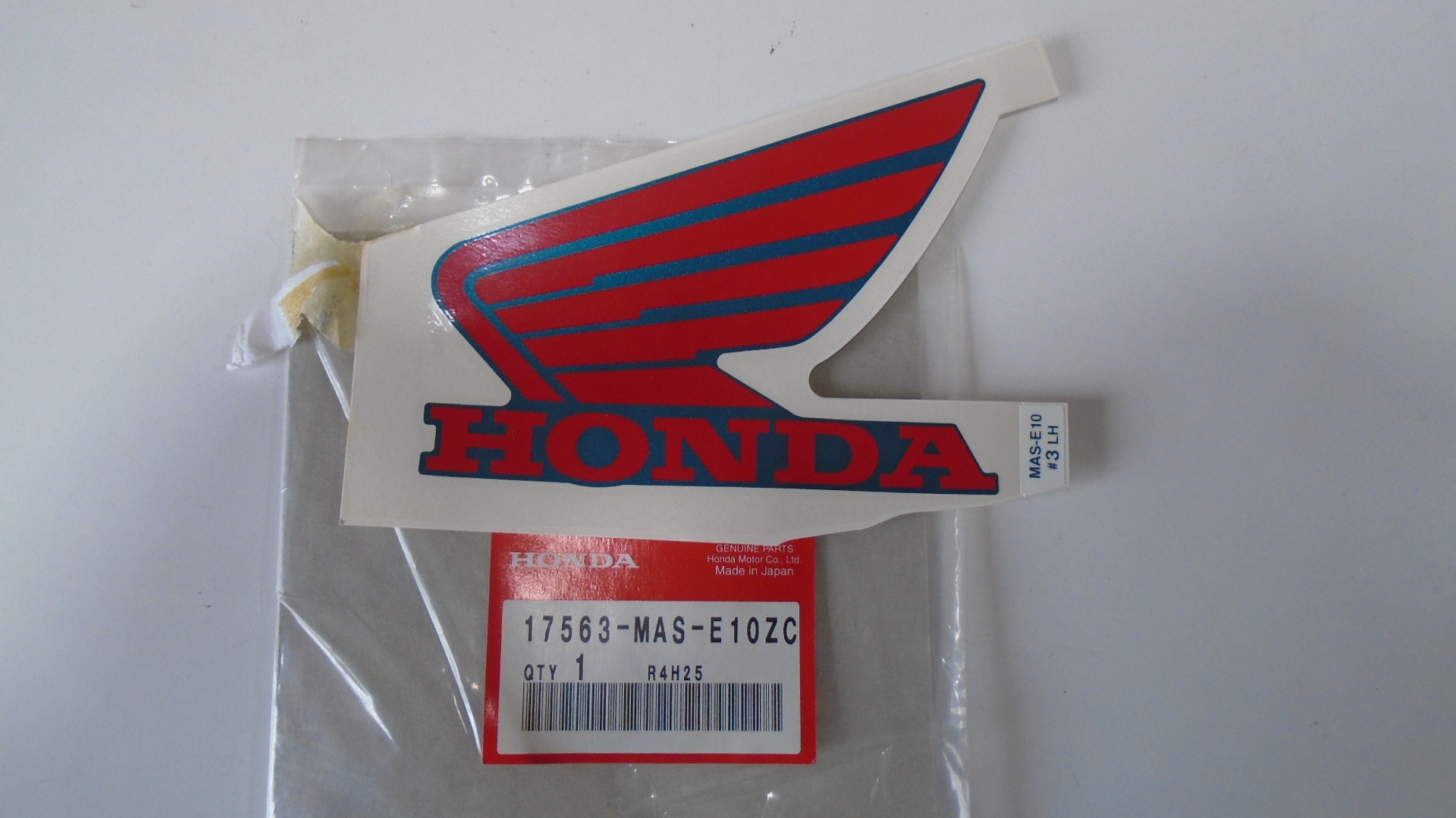 17563-MAS-E10ZC ADHESIVOS OEM HONDA.