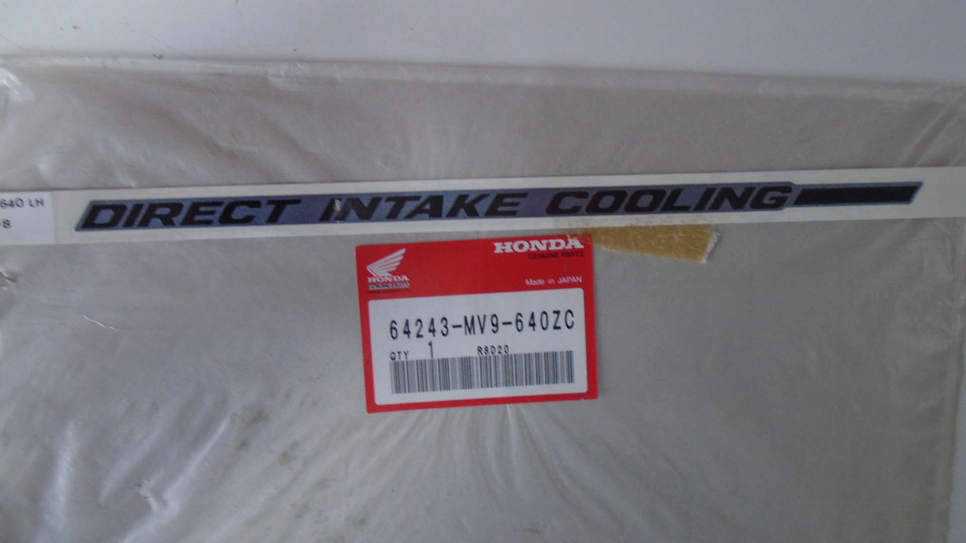 64243-MV9-640ZC ADHESIVOS OEM HONDA.