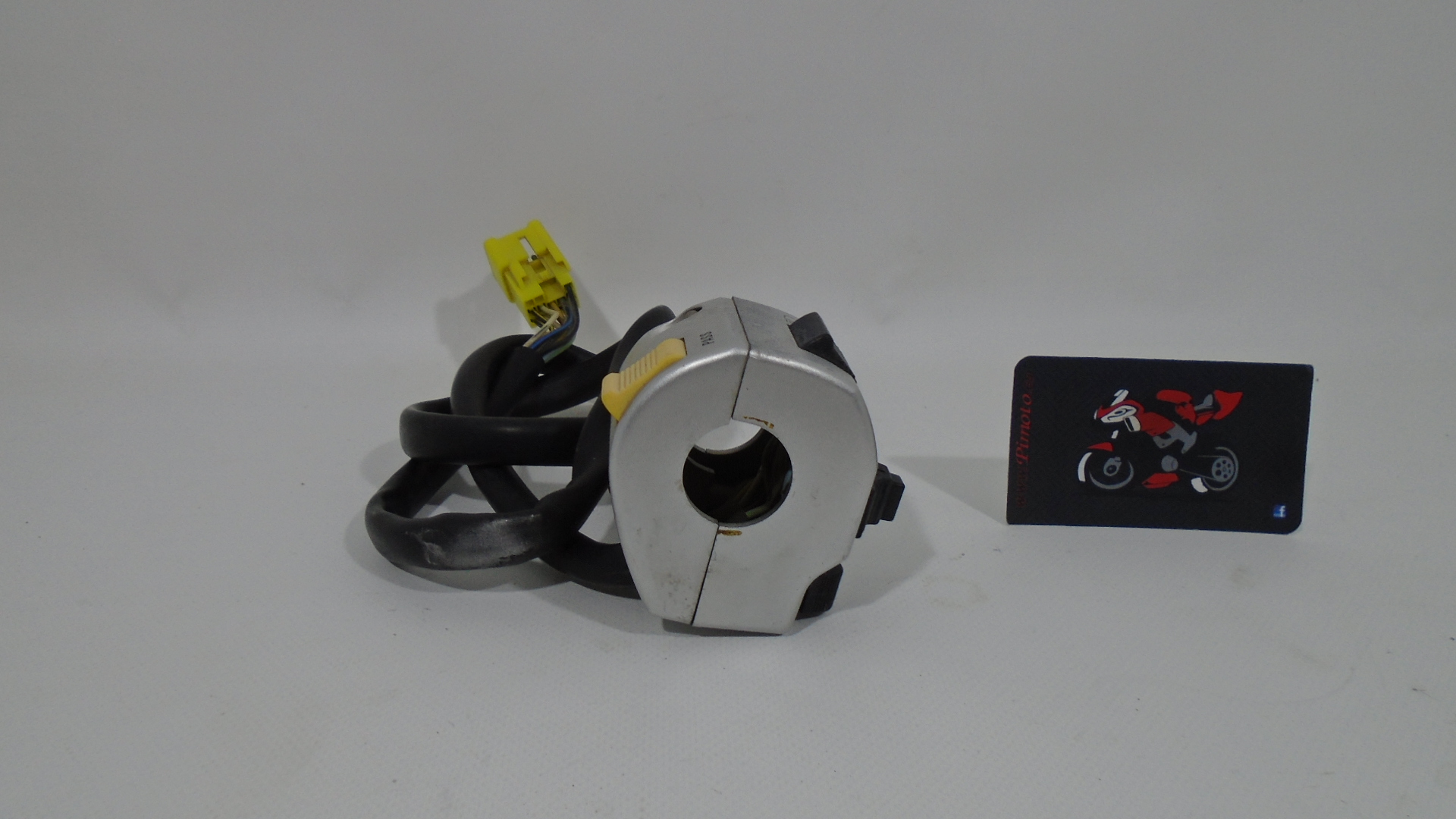 PI&Ntilde;A IZQUIERDA DE LUCES SUZUKI INTRUDER c800 05/07 - Imagen 3
