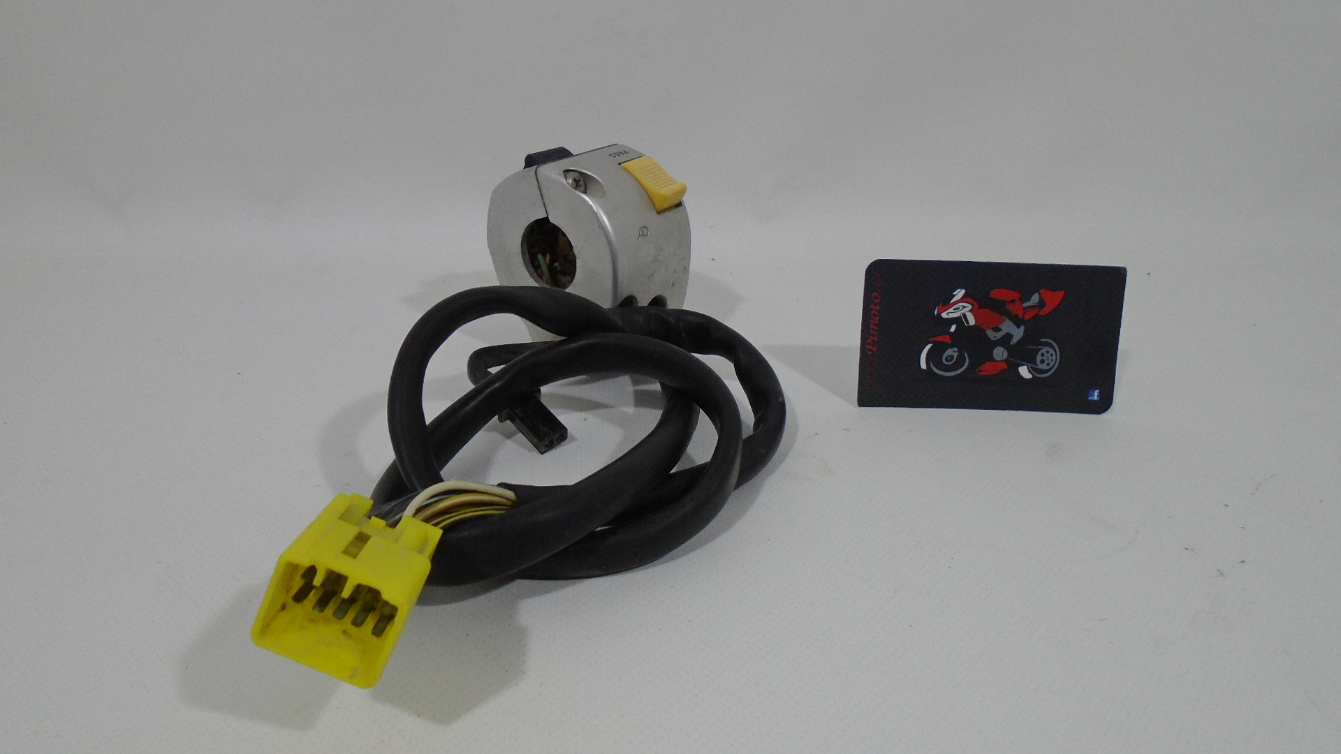 PI&Ntilde;A IZQUIERDA DE LUCES SUZUKI INTRUDER c800 05/07 - Imagen 4
